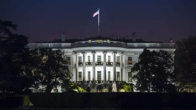 White-House-at-Night-643775304_5166x3444